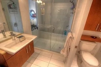 Hotel Luxury Downtown Water Front Condo Toronto